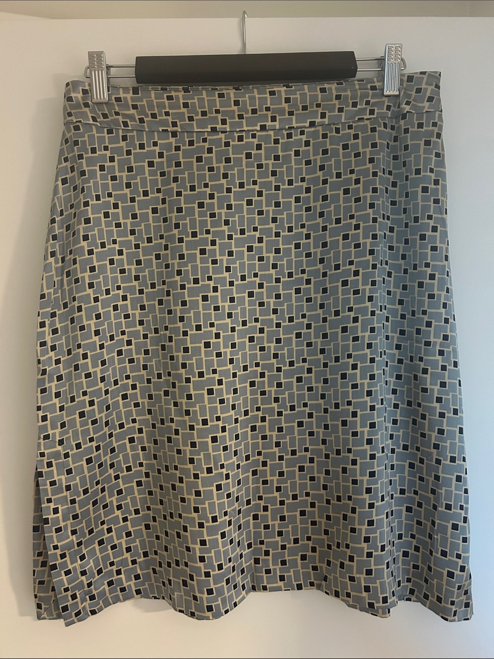 Club Monaco 100% Silk Skirt size 10